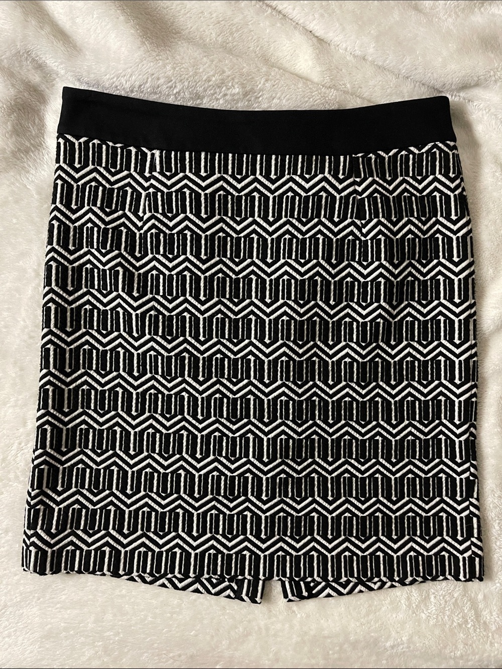 Banana Republic Black & White Geometric Knit Pencil Skirt